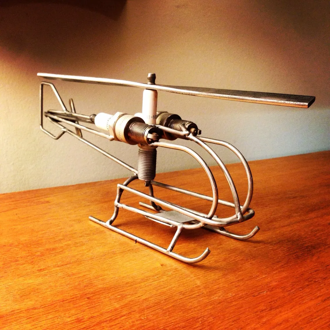 47500 diecast metal helicopter display