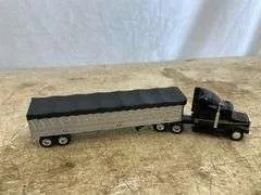 47518 diecast semi truck interior