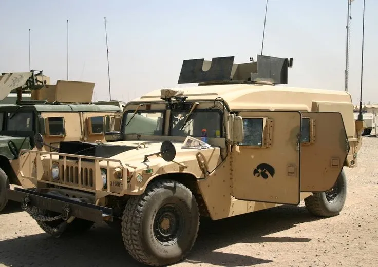 /img/47520-humvee-collection-display.webp
