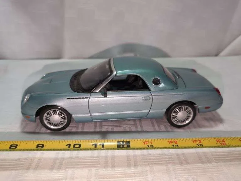 47525 2002 ford thunderbird diecast metal