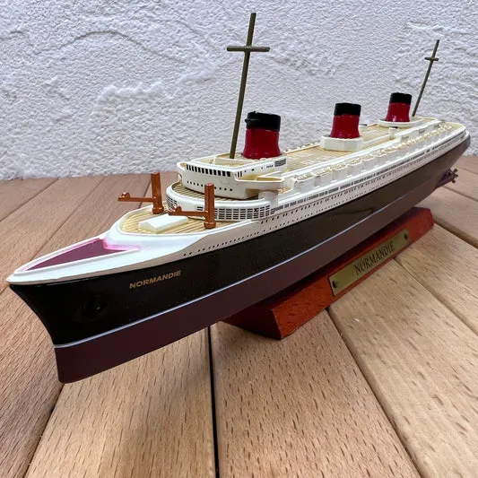 /img/47590-diecast-warship-models-scale.webp