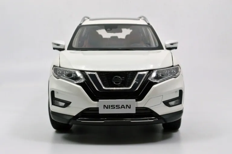 /img/47593-nissan-rogue-diecast-model-display.webp