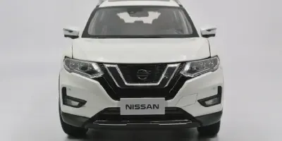 /img/47593-nissan-rogue-diecast-model-display.webp
