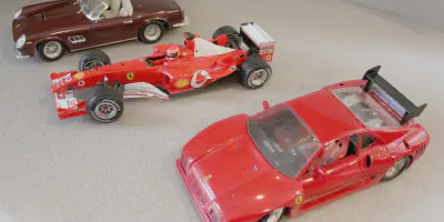 /img/47629-diecast-model-collection.webp