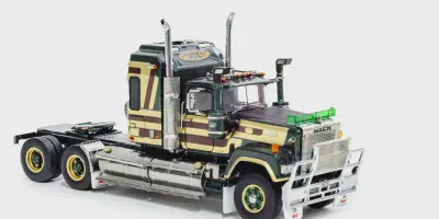 /img/47634-diecast-truck-display.webp