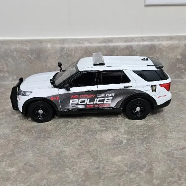 47651 oxford diecast military police thames van