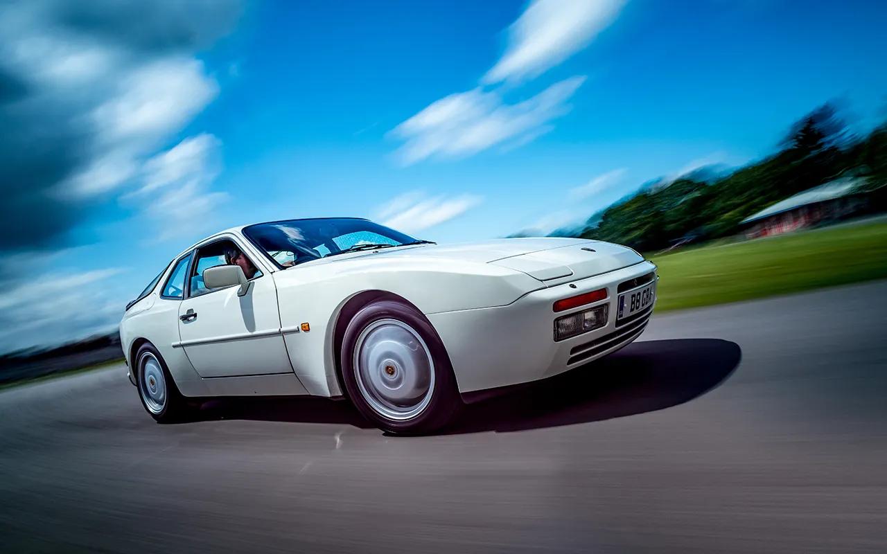 47652 porsche 944 diecast model 2