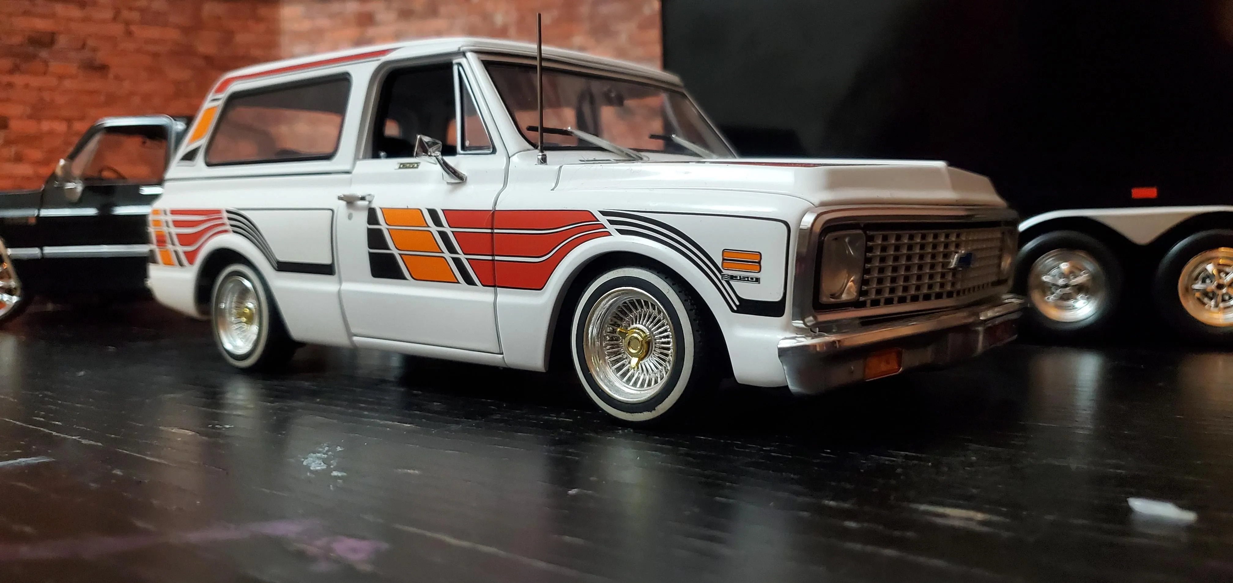 47654 lowrider diecast ford