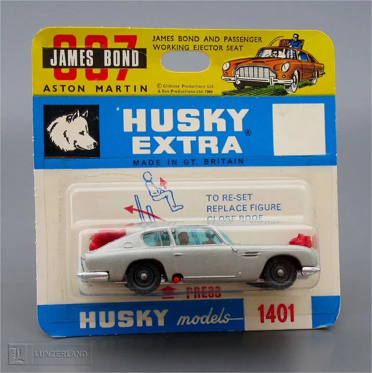 /img/47666-restored-corgi-diecast-car.webp