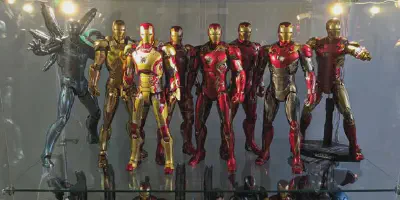 /img/47682-hot-toys-iron-man-collection-storage.webp