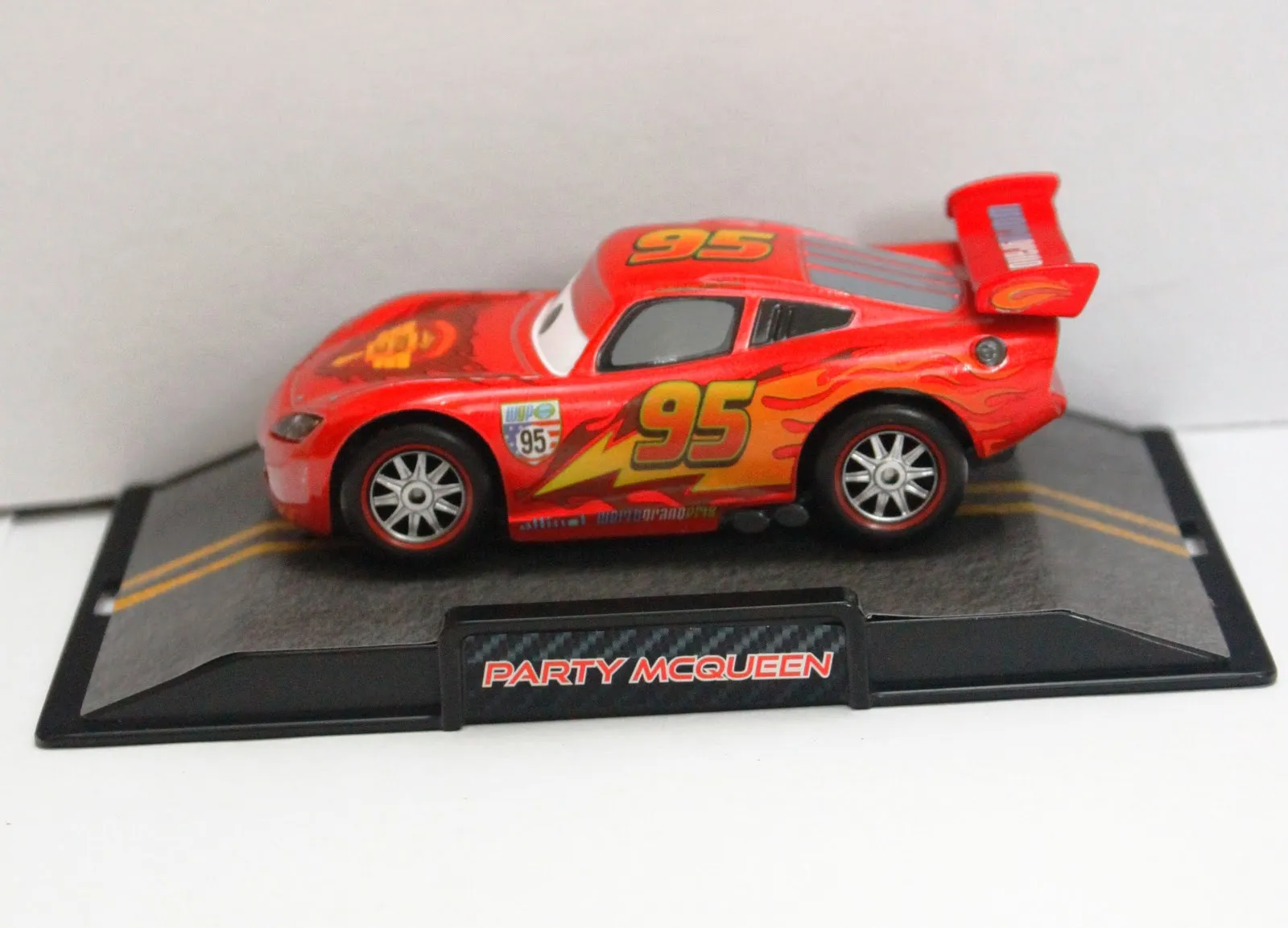 47688 lightning mcqueen cars 2 diecast 5