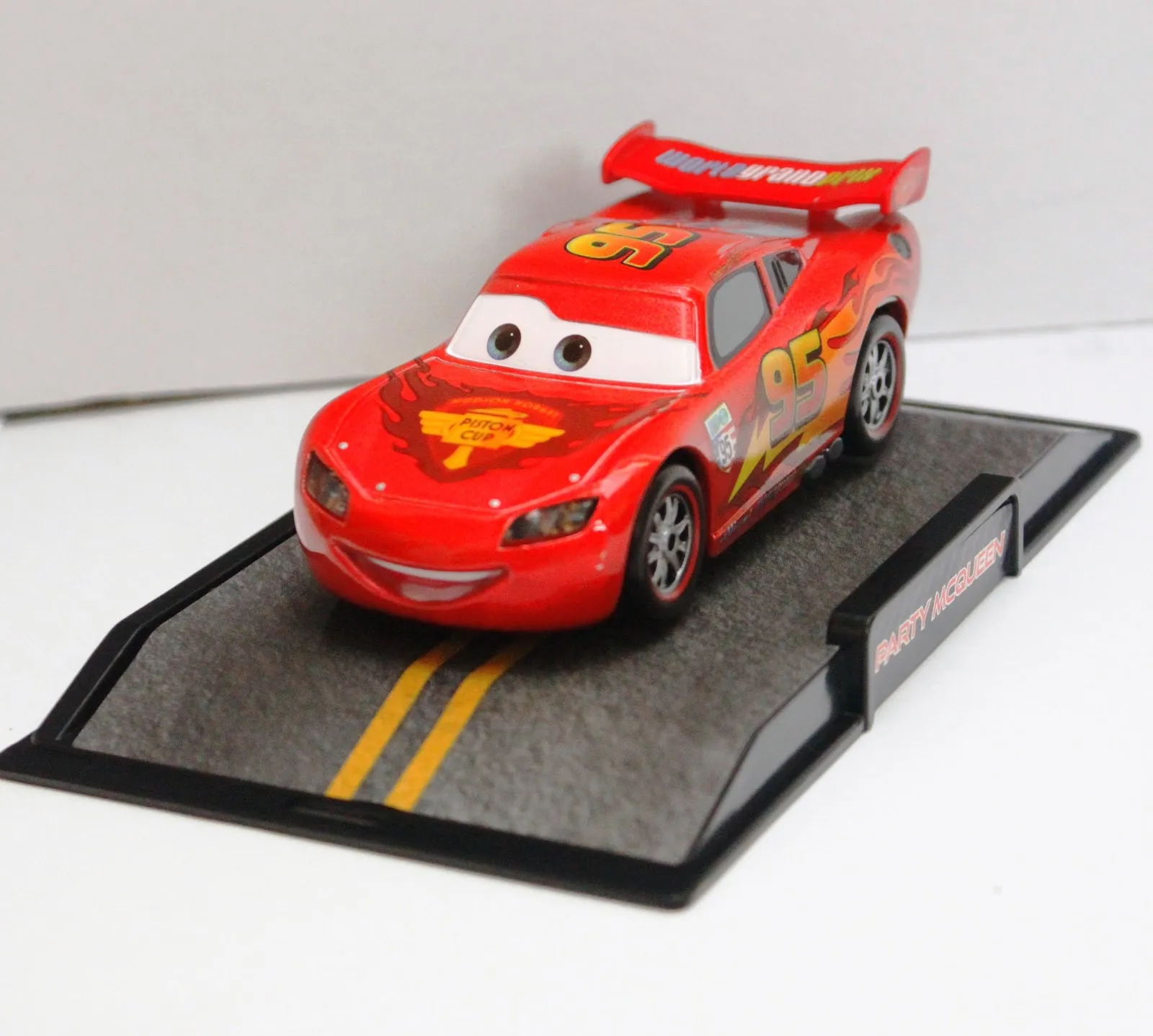 47688 lightning mcqueen cars 2 diecast 6