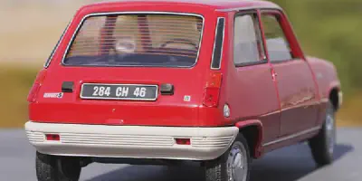 /img/47700-renault-5-collecting-tips.webp
