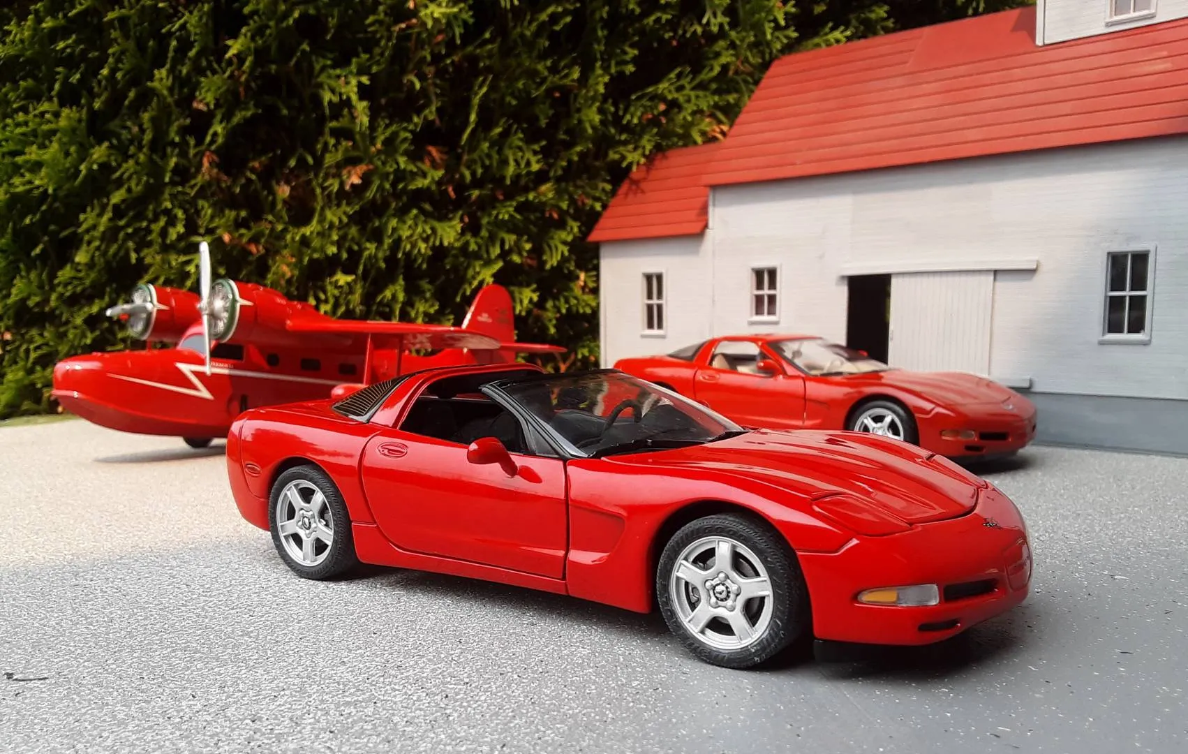 47712 diecast red cars allure