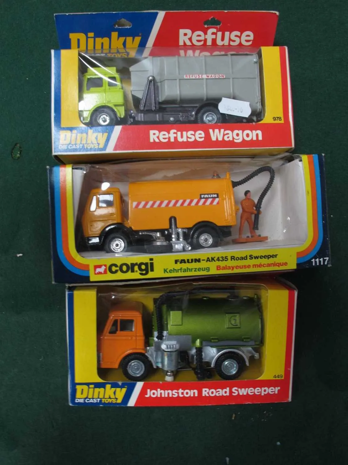 /img/47719-corgi-truck-display-case.webp