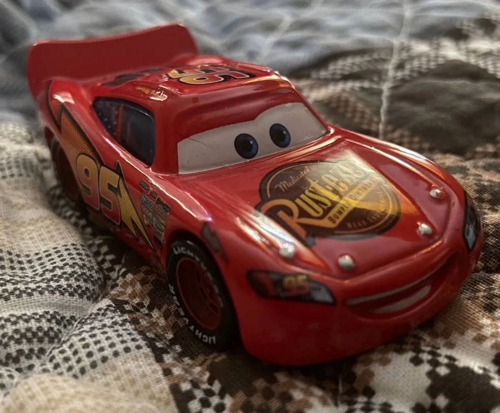 47731 lightning mcqueen diecast car close up