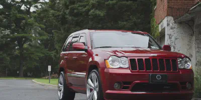 /img/47766-jeep-srt-diecast-model-display.webp