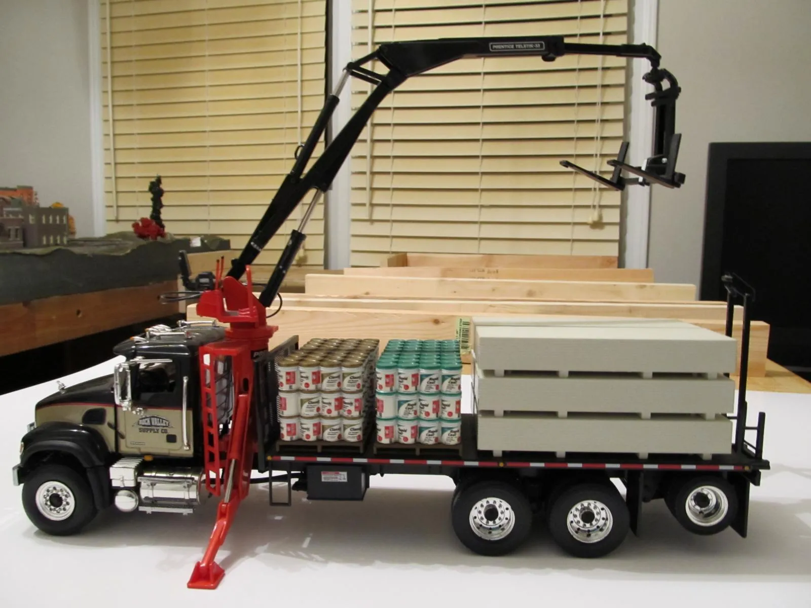 47771 mack granite diecast