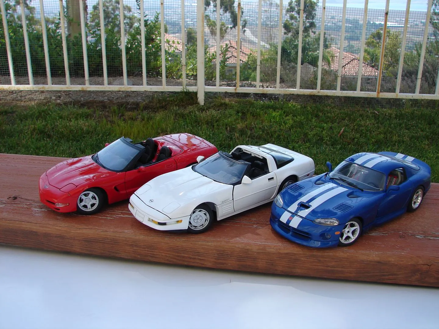 /img/47792-diecast-car-display.webp