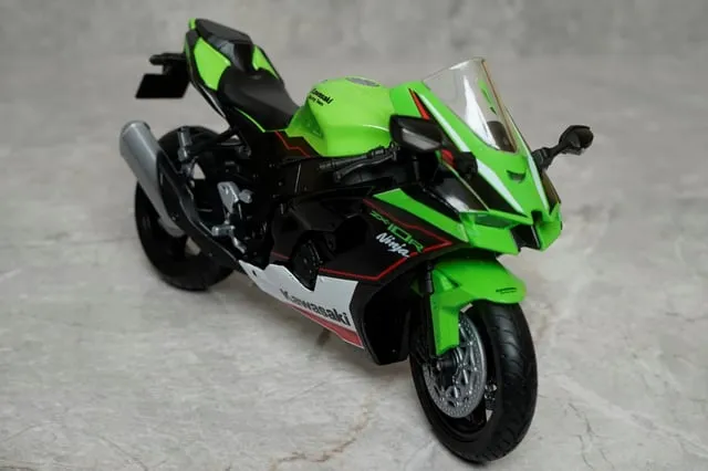 47793 zx10r diecast scale