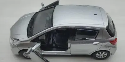 /img/47796-yaris-diecast-car-display.webp