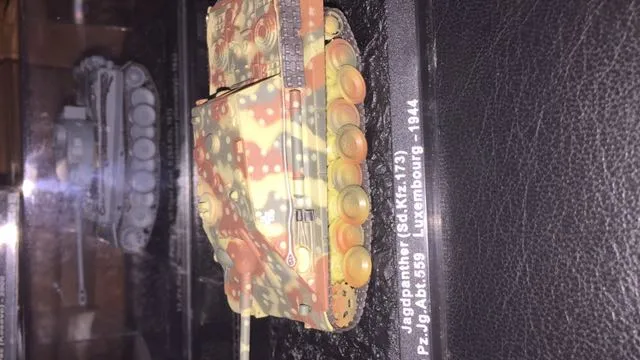 47833 hobby master tank display