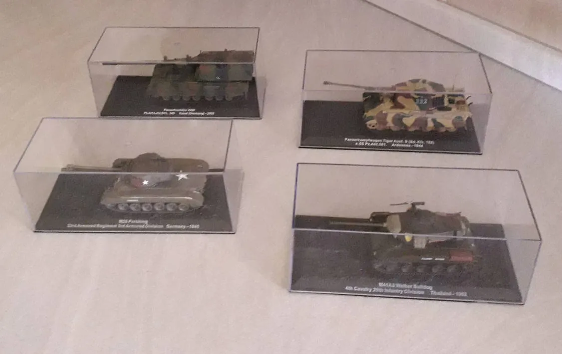 47835 diecast tank model display