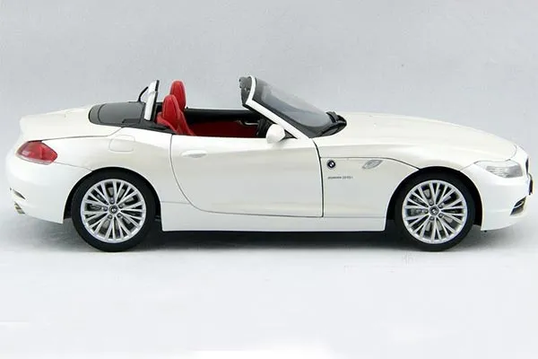 /img/47847-bmw-z4-diecast-car-cleaning.webp