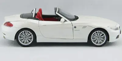 /img/47847-bmw-z4-diecast-car-cleaning.webp