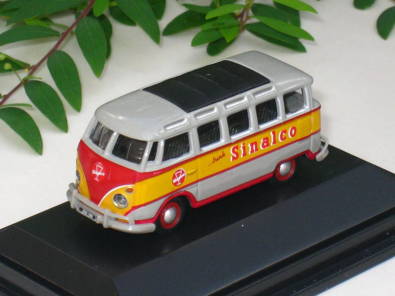 47854 diecast model display